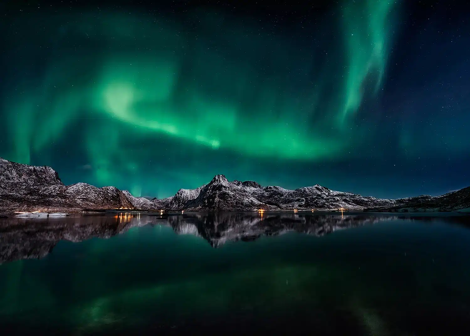 Custom Size Wall Mural Northern Lights | Premium Non-Woven Wallpaper | FTNXXL3003
